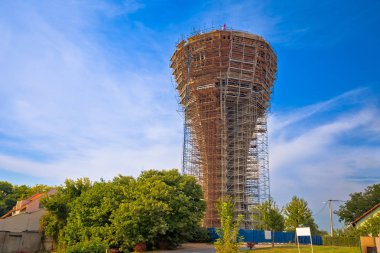Vukovar su kulesinin altında yeniden yapılanma, savaş sembolü ile 600'den fazla füze isabet aldı ama düşmedi, Hırvatistan'ın Slavonija bölge