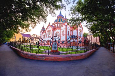 Subotica Sinagogu renkli sabah görünümü, Voyvodina bölgesi Sırbistan