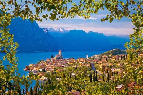 Πόλη Του Malcesine Για Θέα Στον Ορίζοντα Του Lago Garda — Φωτογραφία Αρχείου