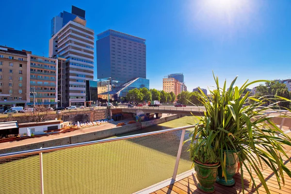 Stad Van Uitzicht Waterkant Rivier Vienna Danube Hoofdstad Oostenrijk — Stockfoto