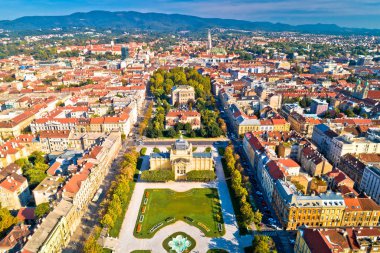 Zagreb 'in tarihi kent merkezi hava manzarası, Hırvatistan' ın ünlü başkentinin simgeleri