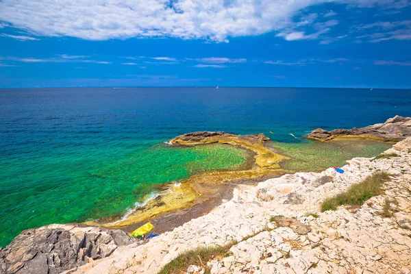 Zlatne Stijene ビュー プーラ クロアチアのイストリア半島地域で有名な石のビーチ — ストック写真