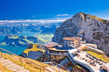 Pilatus dağ tepe ve Lucerne göl manzaralı, İsviçre'nin dağ zirveleri
