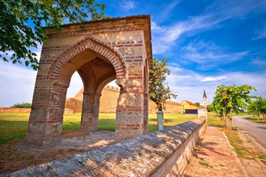 Ilok şehir surlar ve kilise görünümü, Hırvatistan'ın Slavonija bölge