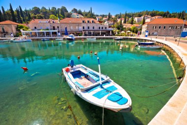 Turkuaz limanda renkli şehir Cavtat, Hırvatistan'ın Güney Dalmaçya kıyıları