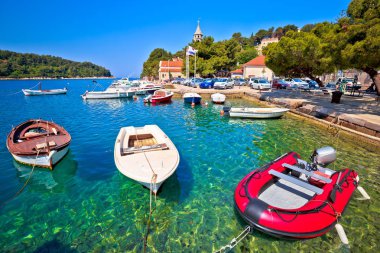 Turkuaz waterfront ve renkli tekneler Cavtat kent, kasaba Güney Dalmaçya, Hırvatistan