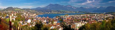 İsviçre 'de Luzern gölü, panoramik hava manzarası, Alpler ve göller