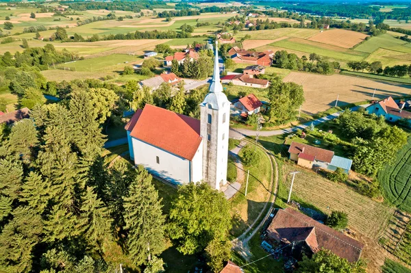 Pastoral Kırsal Hırvatistan Köyü Kilise Havadan Görünümü Sveti Petar Cvrstec — Stok fotoğraf