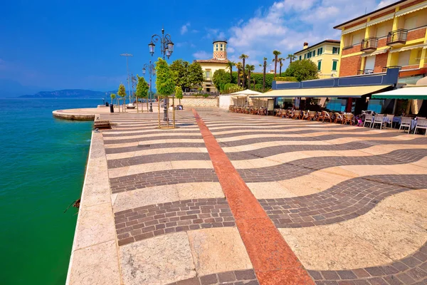 Gardasjön Turkosa Vattnet Staden Lasize Beskådar Regionen Veneto Italien — Stockfoto