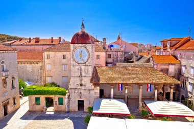 Hırvatistan 'ın Dalmaçya kentindeki UNESCO Trogir kentinin ana panoramik manzarası