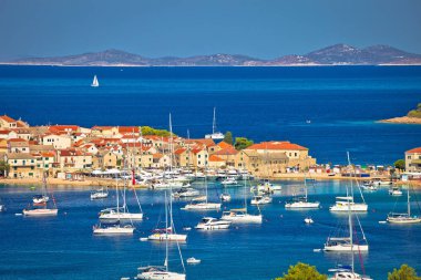 Adriyatik turizm beldesi Primosten hava takımadaları manzarası, Dalmaçya, Hırvatistan