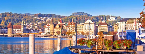 ルツェルンの街湖のウォーターフロントと港のパノラマビュー 中央スイス — ストック写真