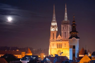 Zagreb Katedrali ve cityscape akşam görünümü, Hırvatistan'ın başkenti