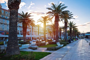 Şehir Split Riva su gündoğumu manzaralı, Dalmaçya, Hırvatistan