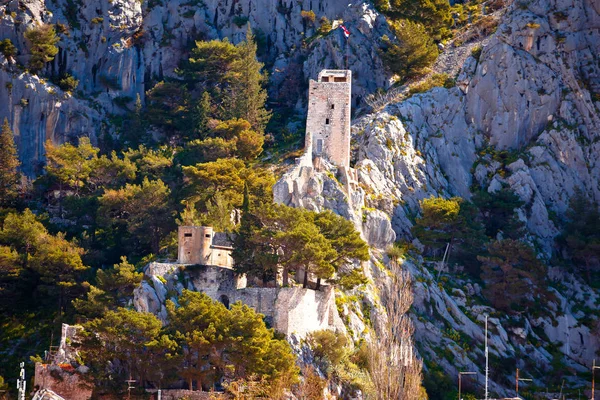 Omis Útesu Pevnost Výhledem Dalmácii Region Chorvatska — Stock fotografie