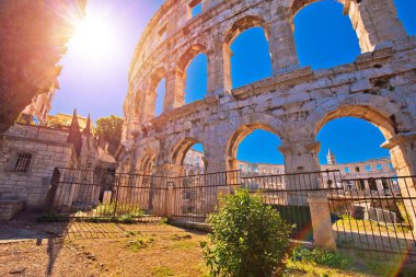 Gün batımı görünümü, Hırvatistan'ın Istria bölge, Arena Pula Roman amphitheater