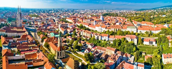 Zagreb katedral ve üst şehir hava panoramik manzaralı, Hırvatistan'ın başkenti