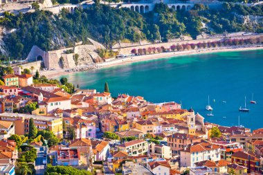 Villefranche sur Mer sade Fransız Riviera kasabası havaalanı manzaralı, Fransa 'nın Alpes-Maritimes bölgesi