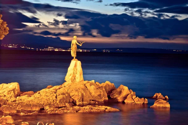 Opatija Statua Del Golfo Tramonto Signora Con Gabbiano Mare Quarnero — Foto Stock
