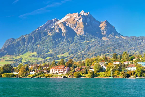 Dört kanton Gölü kıyısında ve Pilatus Dağı panoramik görünüm — Stok fotoğraf