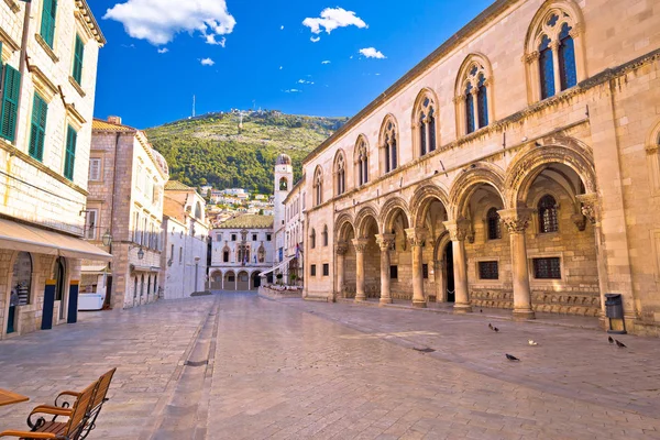 Turistické kamenné ulice v Dubrovníku ráno zobrazení — Stock fotografie