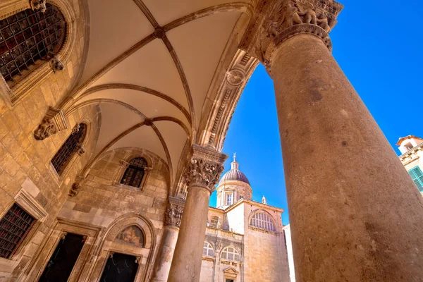 Dubrovnik rua arquitetura histórica e arcos vista — Fotografia de Stock