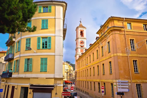 Zobrazit města Nice barevné ulice architektury a kostel — Stock fotografie