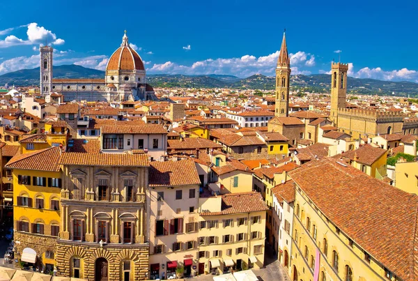 Florence náměstí a katedrála di Santa Maria del Fiore nebo Duomo — Stock fotografie