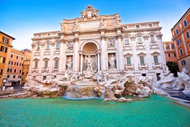 Roma sokak görünümünde Majestic Trevi Çeşmesi