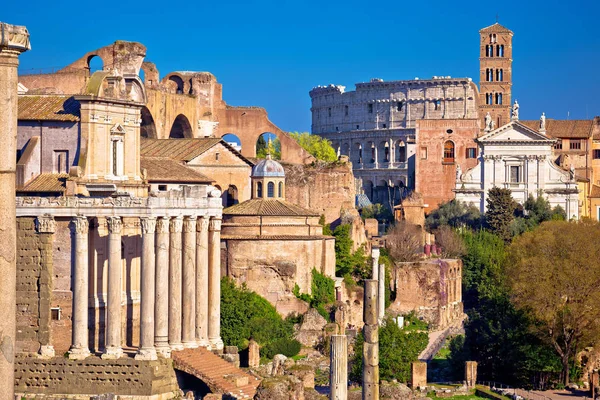 Antika romerska forum landmärken och Colosseum i evig stad R — Stockfoto