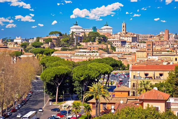 Eeuwige stad van Rome bezienswaardigheden een skyline uitzicht op de daken — Stockfoto