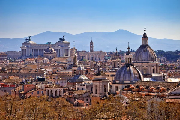 Wieczne miasto Rzym zabytków panoramę dachy — Zdjęcie stockowe