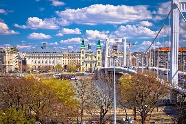 Budapeşte Danube nehir kıyısı bahar manzarası — Stok fotoğraf