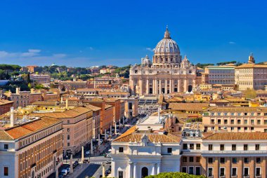 Roma çatıları ve Vatikan şehir simgeleri panoramik manzara