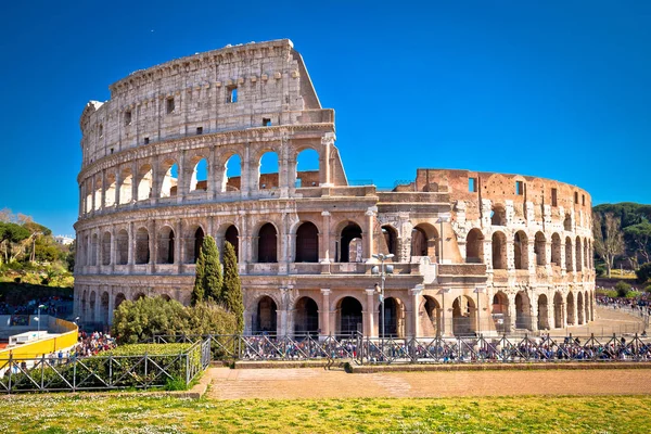 Колизей Рима с живописным видом — стоковое фото
