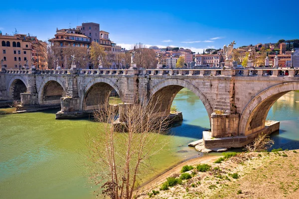 Alte ponte sant angelo steinerne brücke über den tiber fluss von rom — Stockfoto