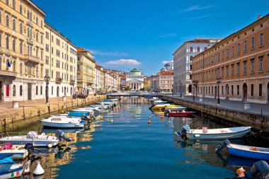 Trieste kanal ve Ponte Rosso kare görünümü