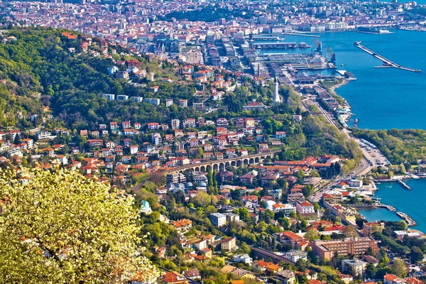 Trieste şehri panoramik hava manzarası — Stok fotoğraf