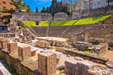 Trieste Tarihi Roma Tiyatrosu harabeleri görünümü