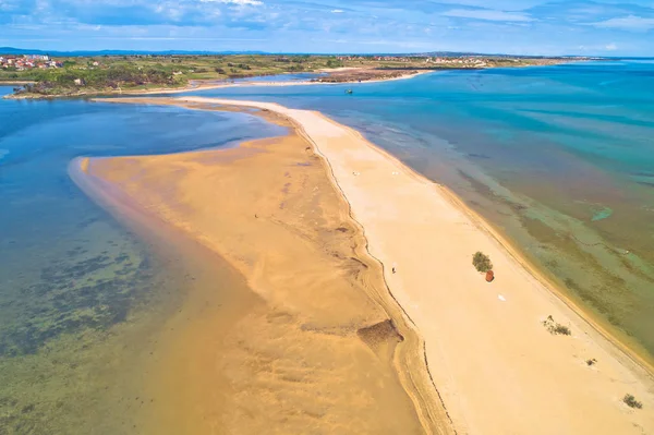 Adriatico città di Nin sandbar spiaggia vista aerea — Foto Stock