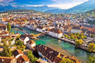 Luzern şehir nehir ve çatılar havadan görünümü