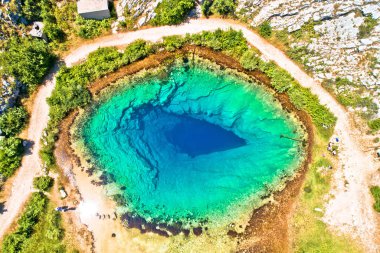 Cetina nehir kaynağı veya Dünya havadan görünümü göz