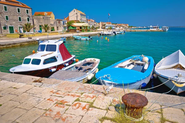 Colorido puerto y paseo marítimo de la isla de Krapanj —  Fotos de Stock