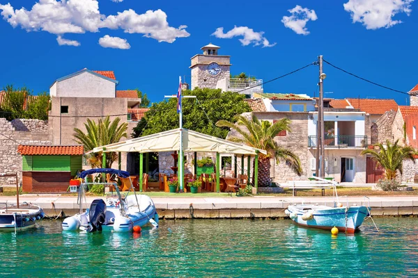 Colorful waterfront of Krapanj island — Stock Photo, Image