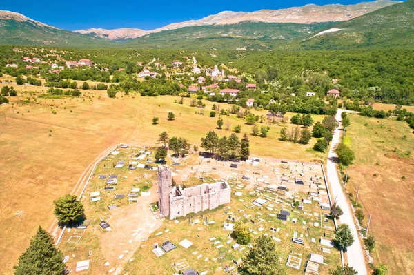 Iglesia histórica de las ruinas de la Santa Salvación en Cetina —  Fotos de Stock