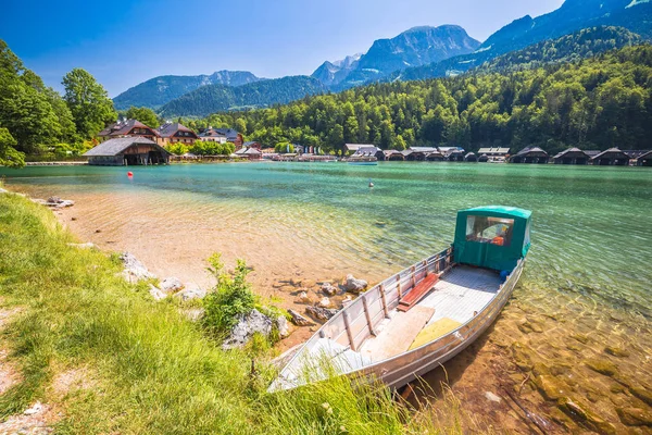 Konigssee Alpenmeer houten dorp kustlijn en uitzicht op het strand — Stockfoto