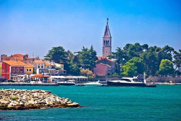 Novigrad Istarski histórico paseo marítimo y vistas coloridas del puerto — Foto de Stock