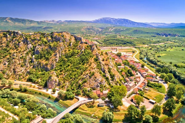 Knin town, fortress and Krka river aerial view — Stock Photo, Image