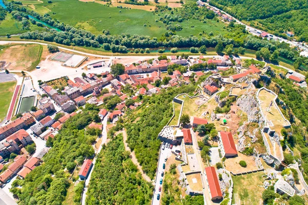 Knin città, fortezza e Krka vista aerea sul fiume — Foto Stock