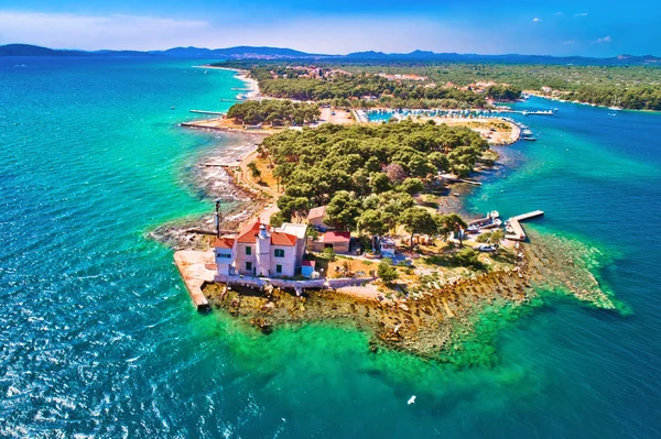 Faro di Jadrija nella baia di Sibenik ingresso vista aerea — Foto Stock